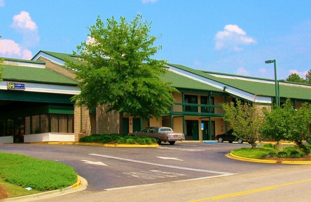 Days Inn by Wyndham Hoover Birmingham