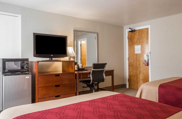 Econo Lodge Lakes Region