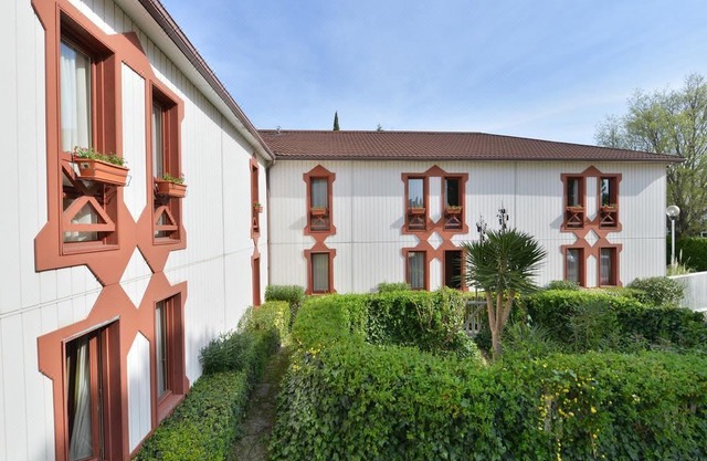 Kyriad Nimes Ouest