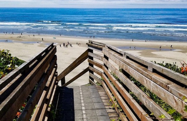 Nye Beach Condos & Cottages