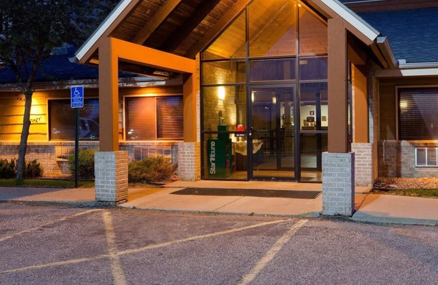 AmericInn by Wyndham Blue Earth