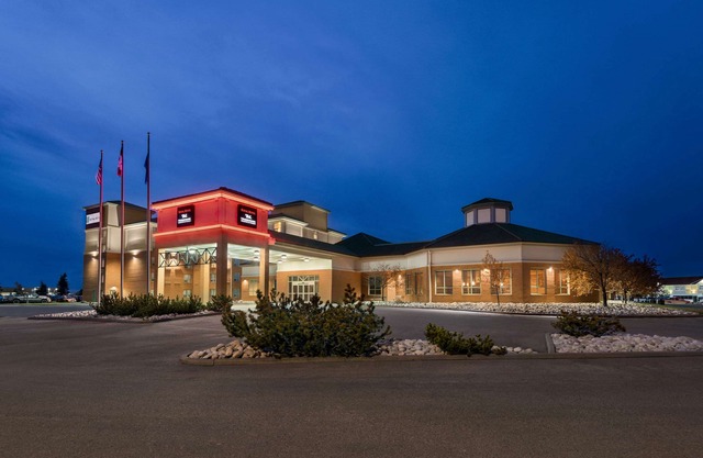 Royal Hotel Edmonton Airport, Trademark Collection by Wyndham