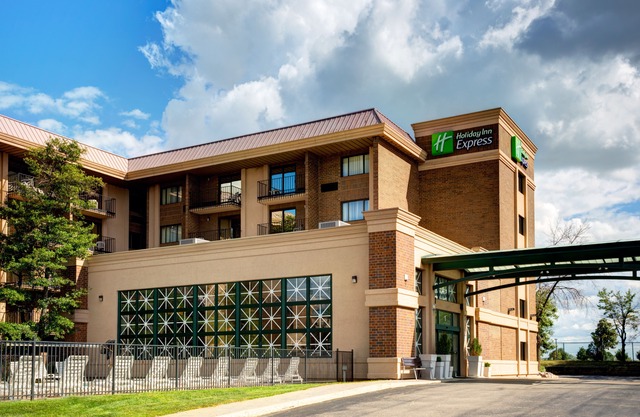 Holiday Inn Express Schaumburg-Rolling Meadows, an Ihg Hotel