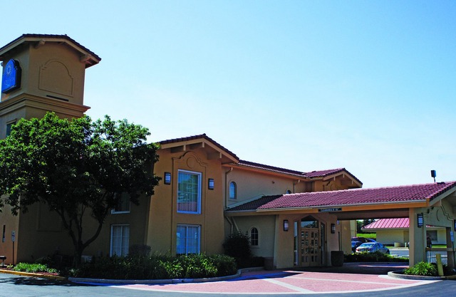 La Quinta Inn by Wyndham Kansas City Lenexa