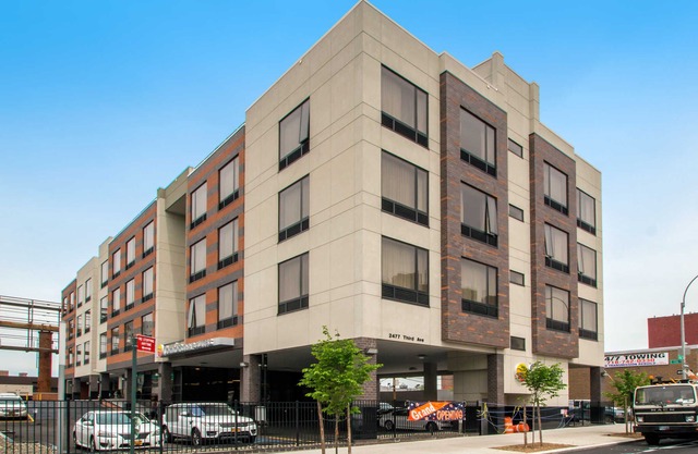 Comfort Inn & Suites Near Stadium