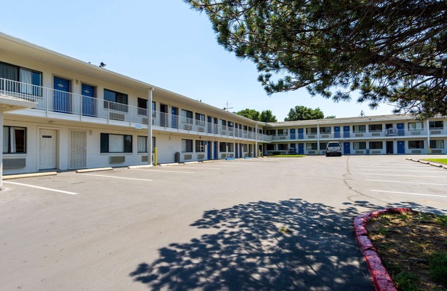 Motel 6-Redding, CA - Central