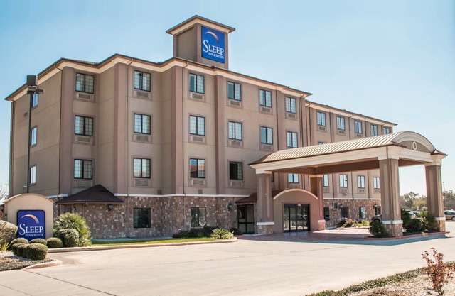 Sleep Inn and Suites at Six Flags