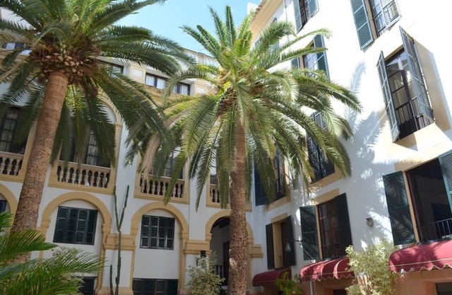 Hotel Born