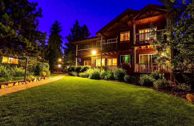 Red Wolf Lakeside Lodge