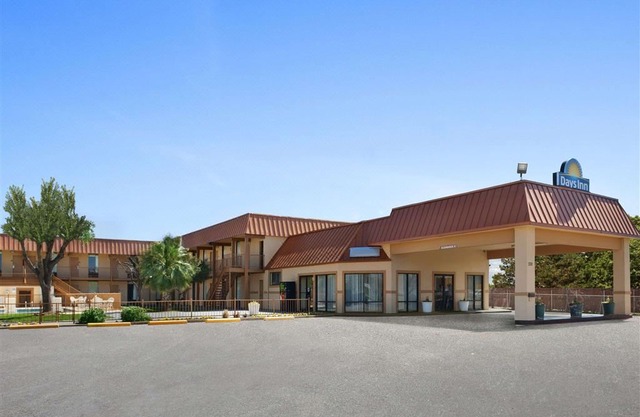 Days Inn by Wyndham Burleson Ft. Worth