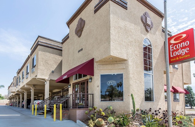 Econo Lodge Inn & Suites Fallbrook Downtown