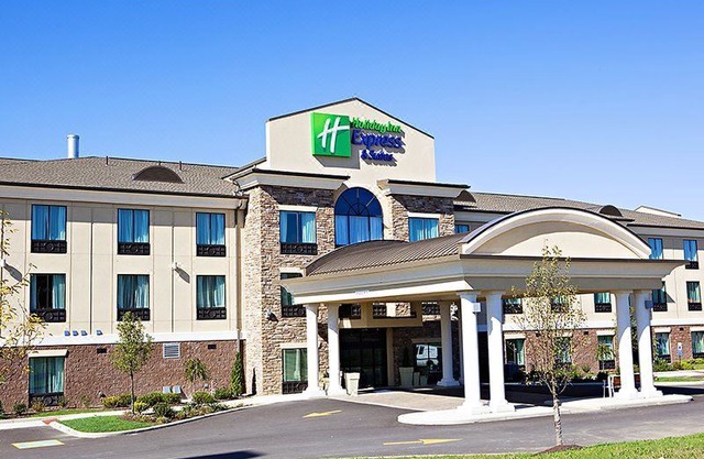 Holiday Inn Express & Suites Youngstown West - Austintown, an Ihg Hotel