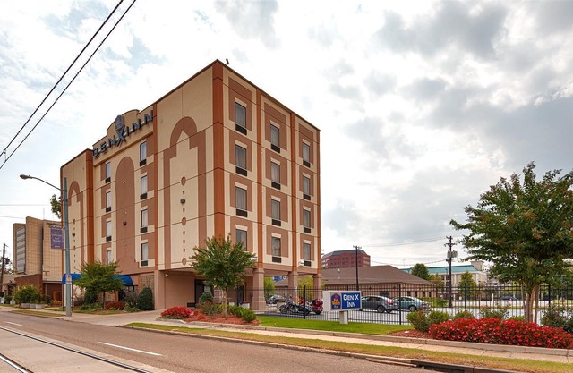 Best Western Plus Gen X Inn