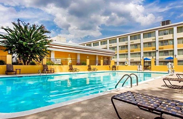 2-Star Hotel ∙ Clarion Hotel & Conference Center North Atlanta