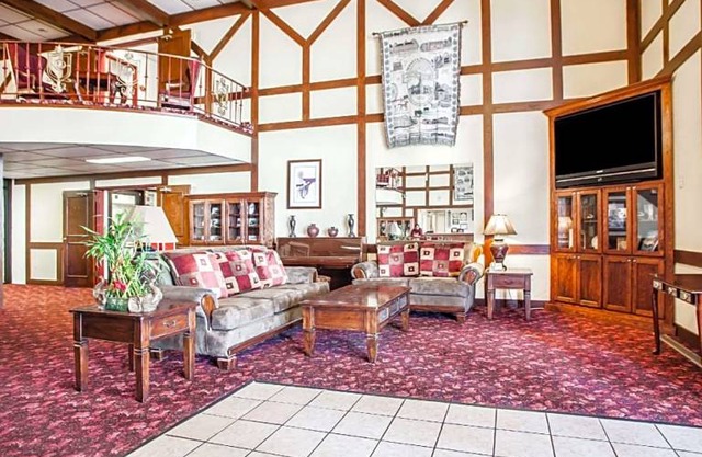 2-Star Hotel ∙ Econo Lodge Truman Inn