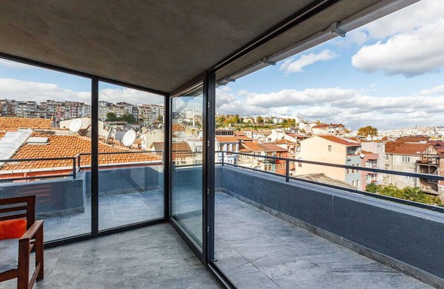 Cozy Flat w Terrace 5 min to Red Church in Fatih