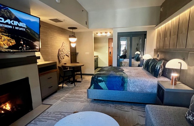 Beautiful Top Floor Remodeled Monache Studio. Dogs Considered.
