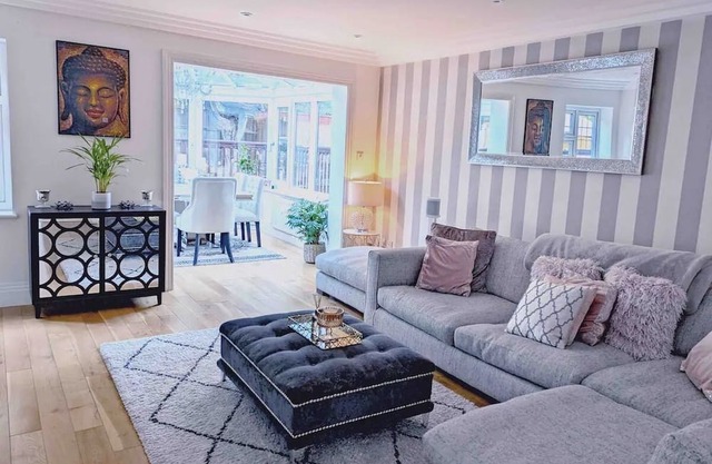 Beautiful home - 5 mins Virgina Water & 20 mins Chiswick