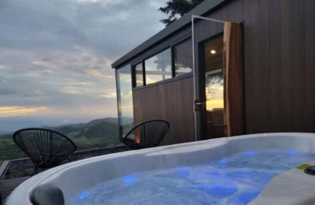 Glass Cabin in the Forest+270° view+ Hot Tub +Deck