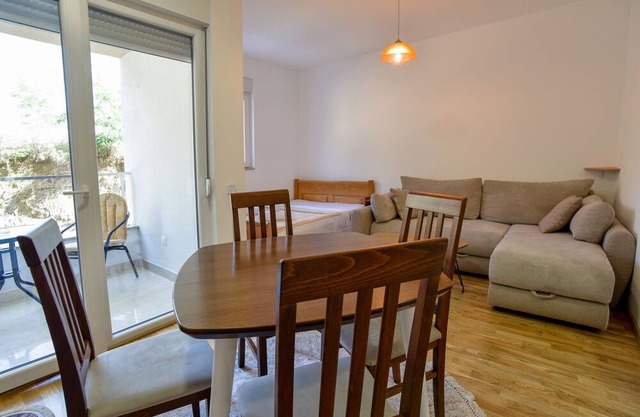 Sea View Flat w Balcony 5 min to Beach in Budva