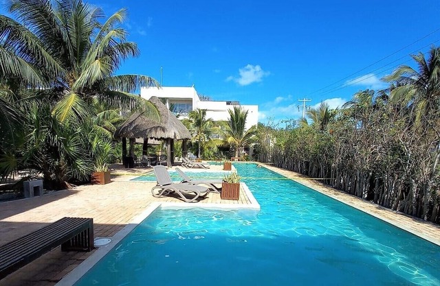 Romantic condo 1 block from Sea Progreso East