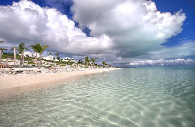 Villa DelEvan 4F - 12 min. walk from the pristine Long Bay Beach,