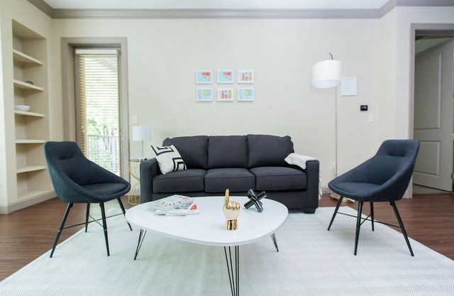 St. Louis | Gorgeous 2BD/2BA Central West End Apartment