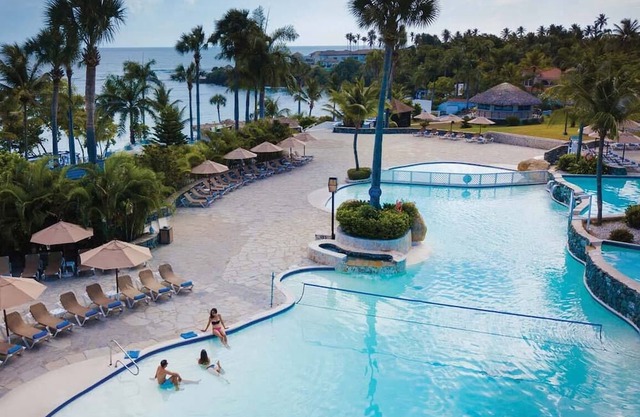PUERTO PLATA, DR 6 Bd Villa (Cart, Chef, Pool) Mandatory All Inclusive Separate