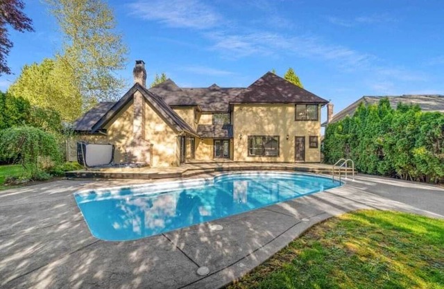 6 bdrm home w pool/hot tub/pool table/bar/kareoke