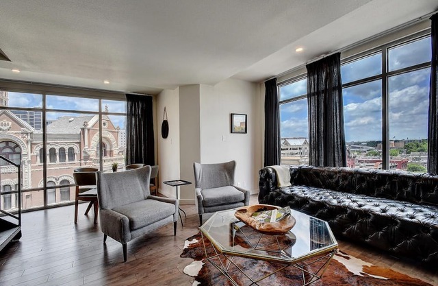 The Littlefields by Lodgewell, Corner Loft Trio of Balconies