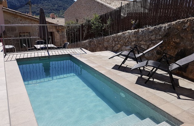 Charming Townhouse with sunny private pool and terrace in the old town