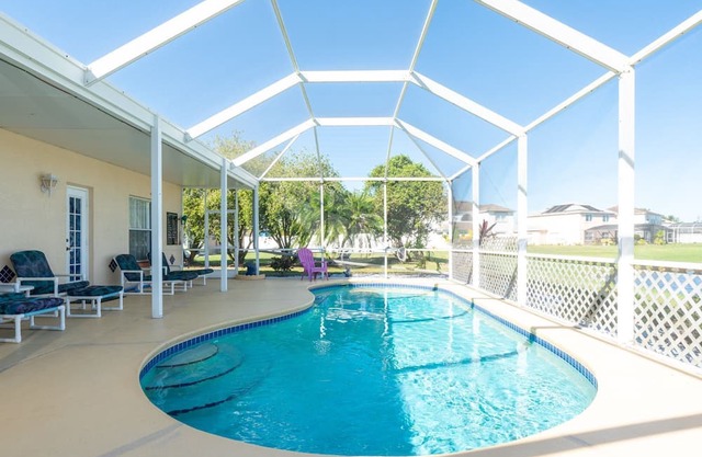Luxury Lakeside Villa, Close To Disney
