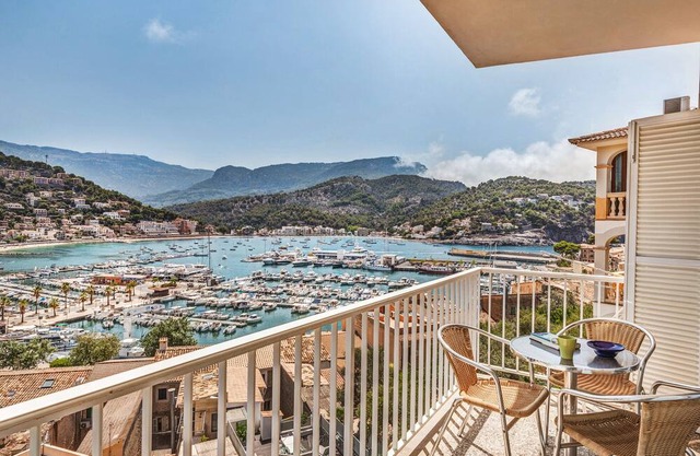 Neptuno 3. Apartment with fantastic views to the Port de Soller and the marina