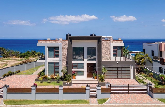 Luxury Oceanfront Villa Fully Staffed