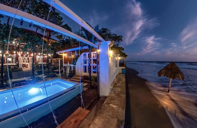Balcony Bedroom Suite w Romantic Sunsets - AC - Pool