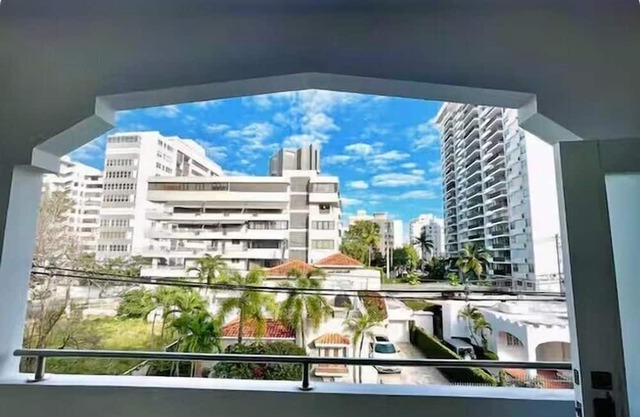 Breathtaking 3-Br Beachside Apt