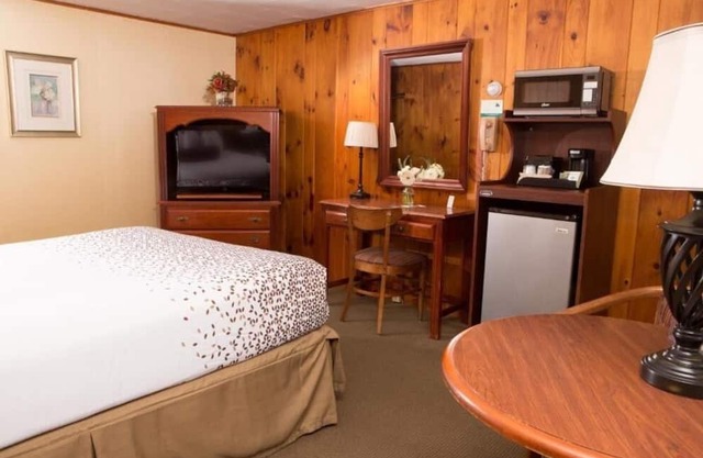 Knotty Pine
