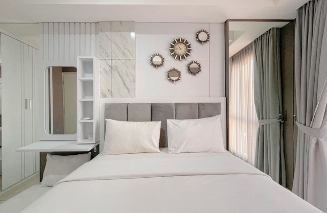 Grey Toned 1Br Apartment Tamansari Skylounge Makassar