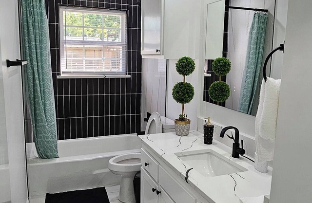 Beautiful central house 15 minutes from the city center