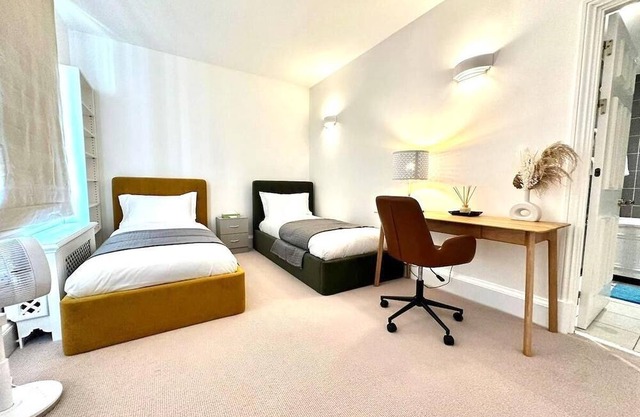 Charming 3-Bed Apartment in Central London