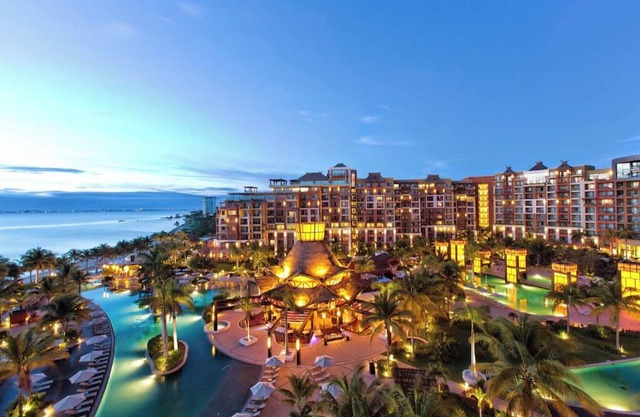 Villa del Palmar Luxury hotel suite with AC,WiFi, fitness room in Cancún
