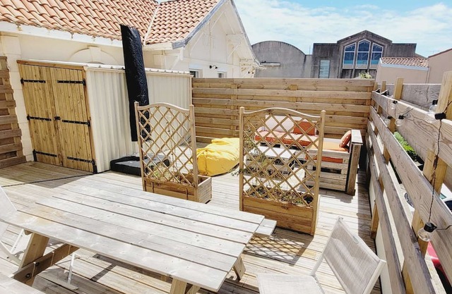 Apartment for 6 people in the heart of the pedestrian streets of Mimizan plage