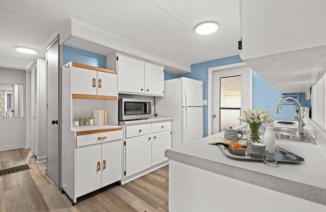 3 Bed 2 Bath Florida Getaway in Dade City with WiFi, AC, Clubhouse!