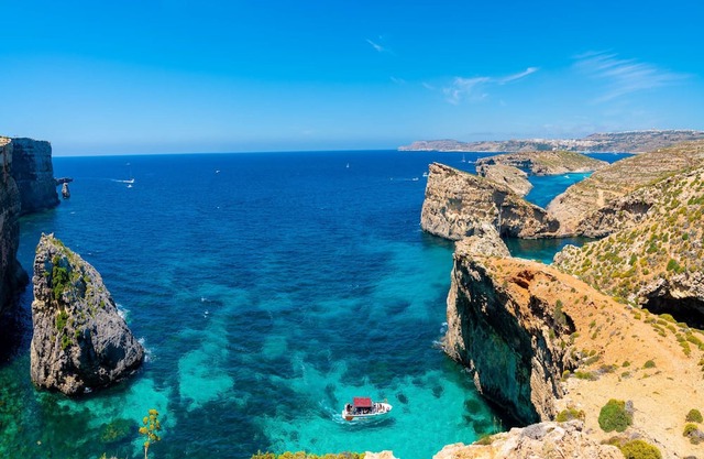 Sea and sun views 2bd Apt Marsalforn Gozo