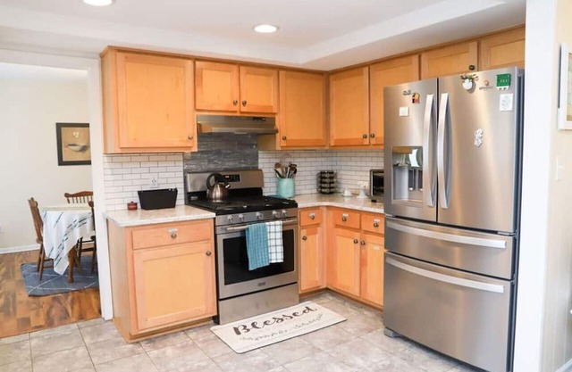 Dog Lover's Haven - Room in the Heart of Hampton