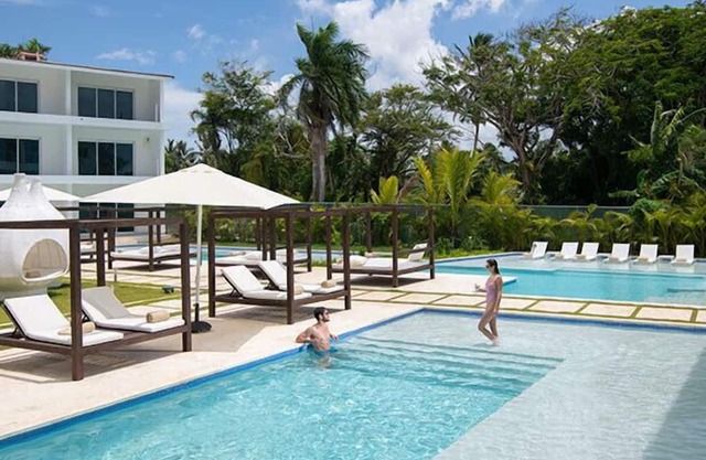 Lifestyle Tropical Beach All-Inclusive Mandatory