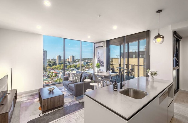 This apartment is a 1 bedroom(s), 1 bathrooms, located in Richmond, VIC.