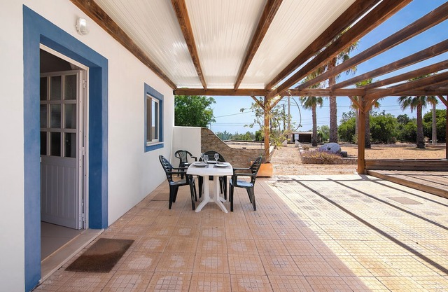 Holiday Home 'Medronhal Faro' with Mountain View, Wi-Fi and Air Conditioning