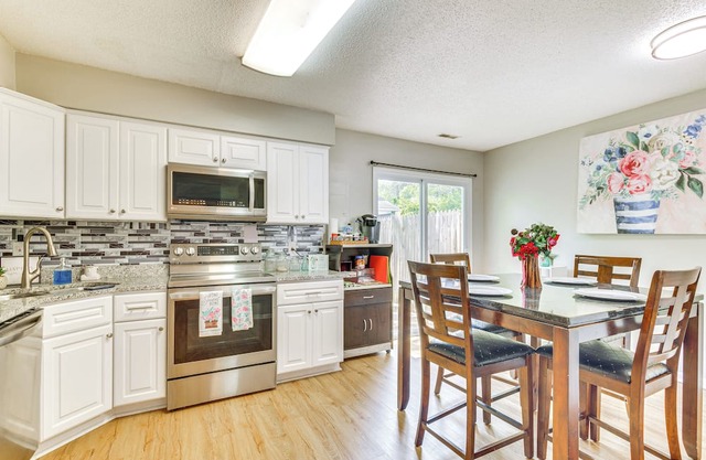 Pet-Friendly Virginia Beach Abode - Walk to Beach!