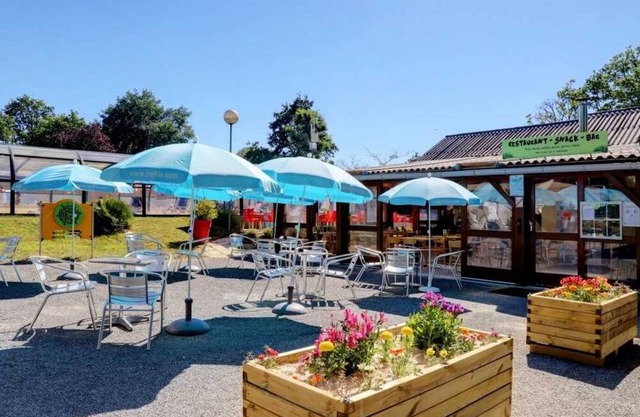 Camping 3 étoiles - Piscine - eeedef
